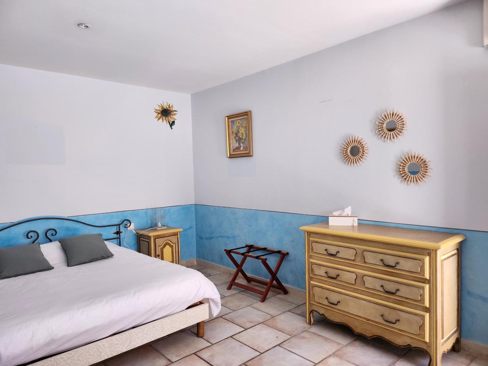 Bed and Breakfast Domaine Les Gendalis Saint-Saturnin-lès-Avignon Esterno foto