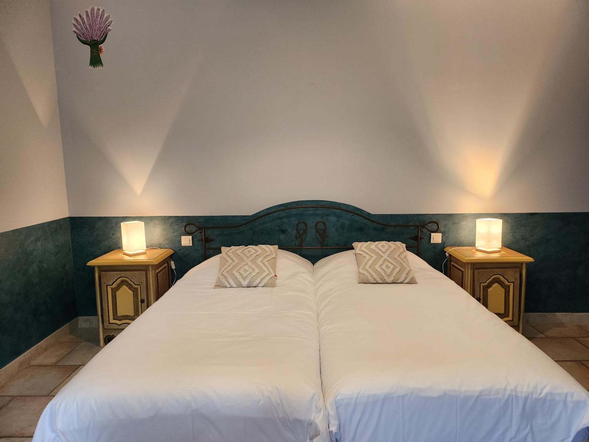 Bed and Breakfast Domaine Les Gendalis Saint-Saturnin-lès-Avignon Esterno foto