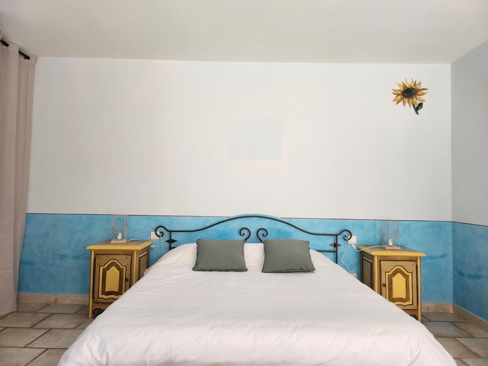 Bed and Breakfast Domaine Les Gendalis Saint-Saturnin-lès-Avignon Esterno foto