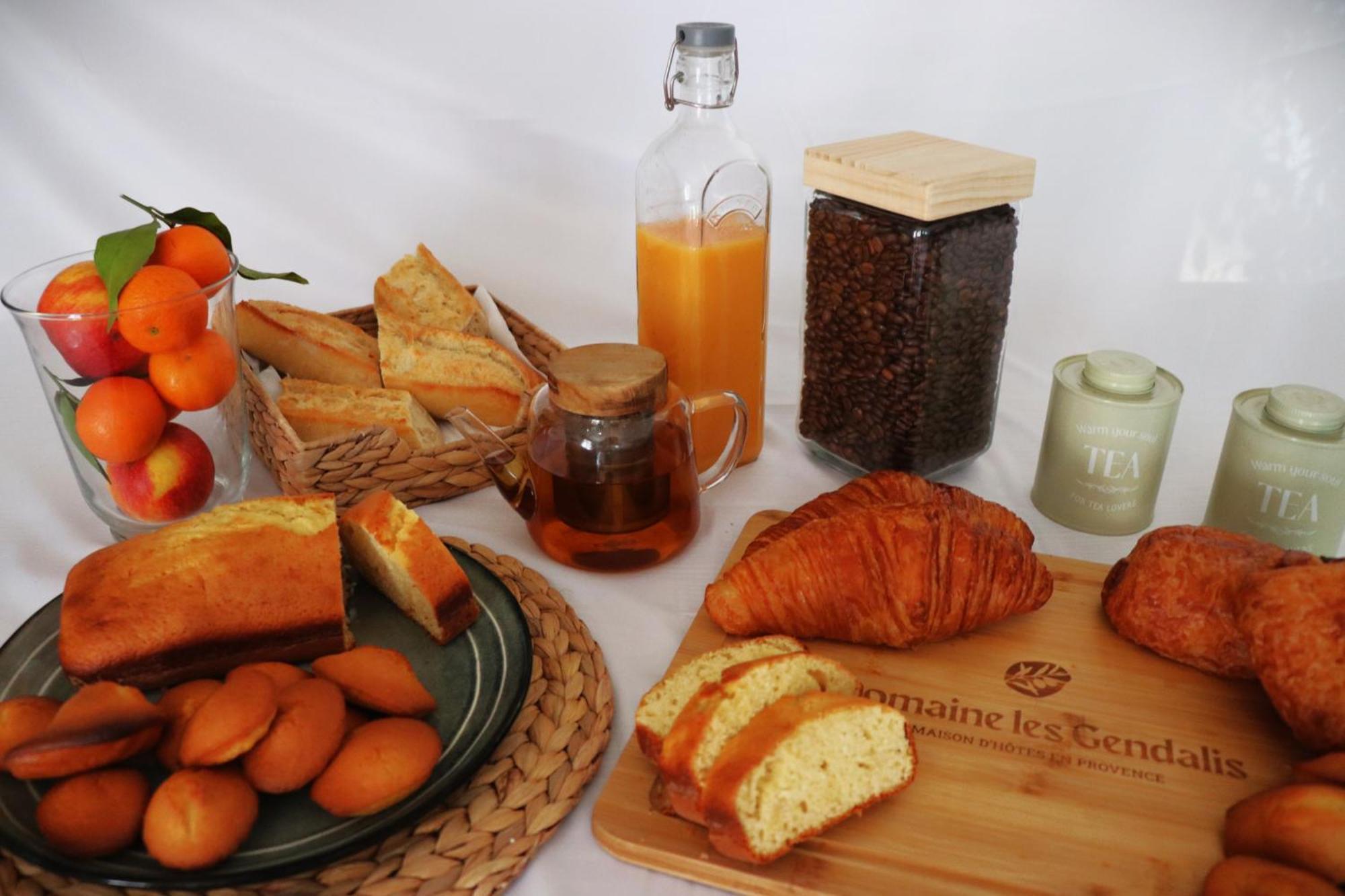 Bed and Breakfast Domaine Les Gendalis Saint-Saturnin-lès-Avignon Esterno foto