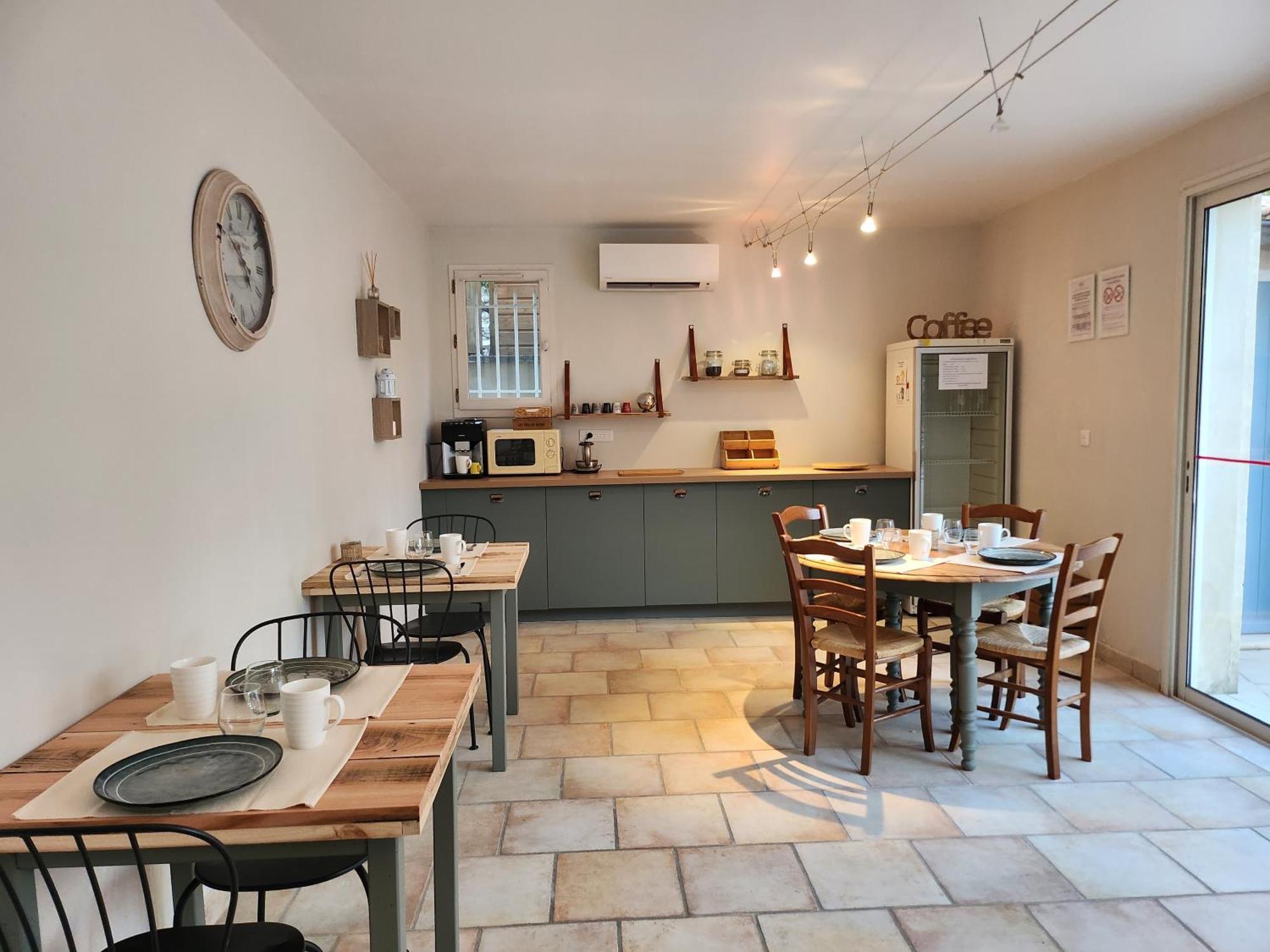 Bed and Breakfast Domaine Les Gendalis Saint-Saturnin-lès-Avignon Esterno foto