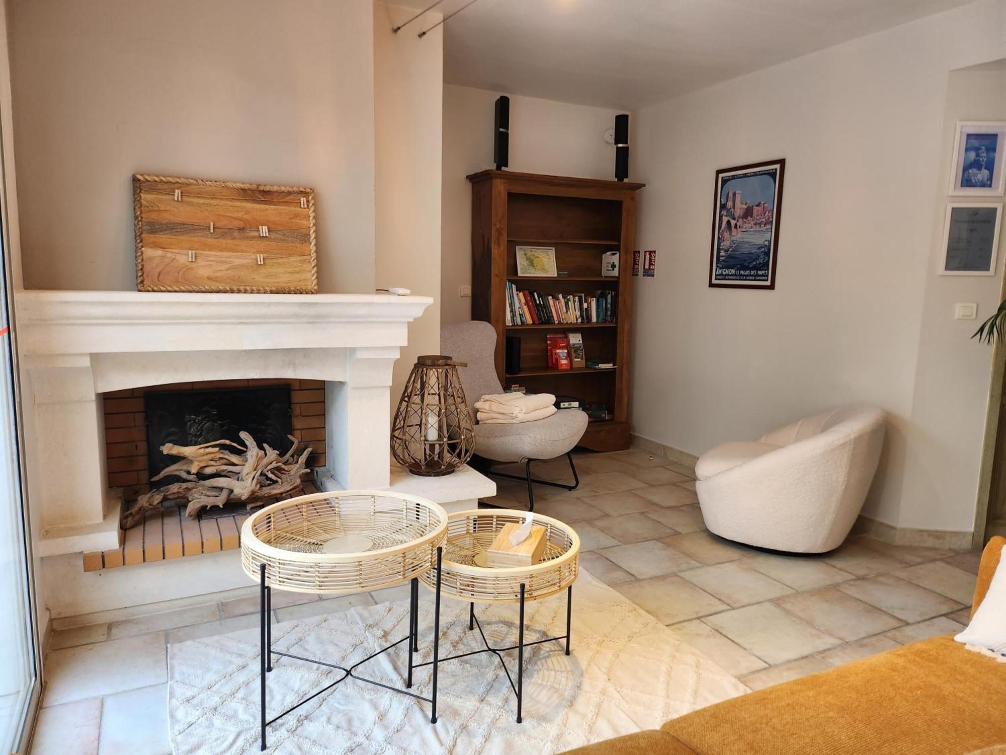 Bed and Breakfast Domaine Les Gendalis Saint-Saturnin-lès-Avignon Esterno foto