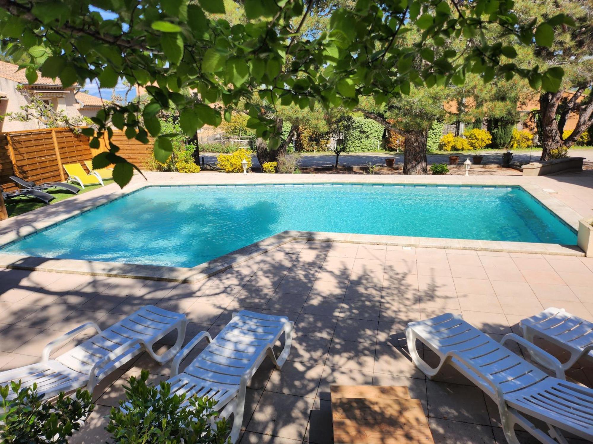 Bed and Breakfast Domaine Les Gendalis Saint-Saturnin-lès-Avignon Esterno foto