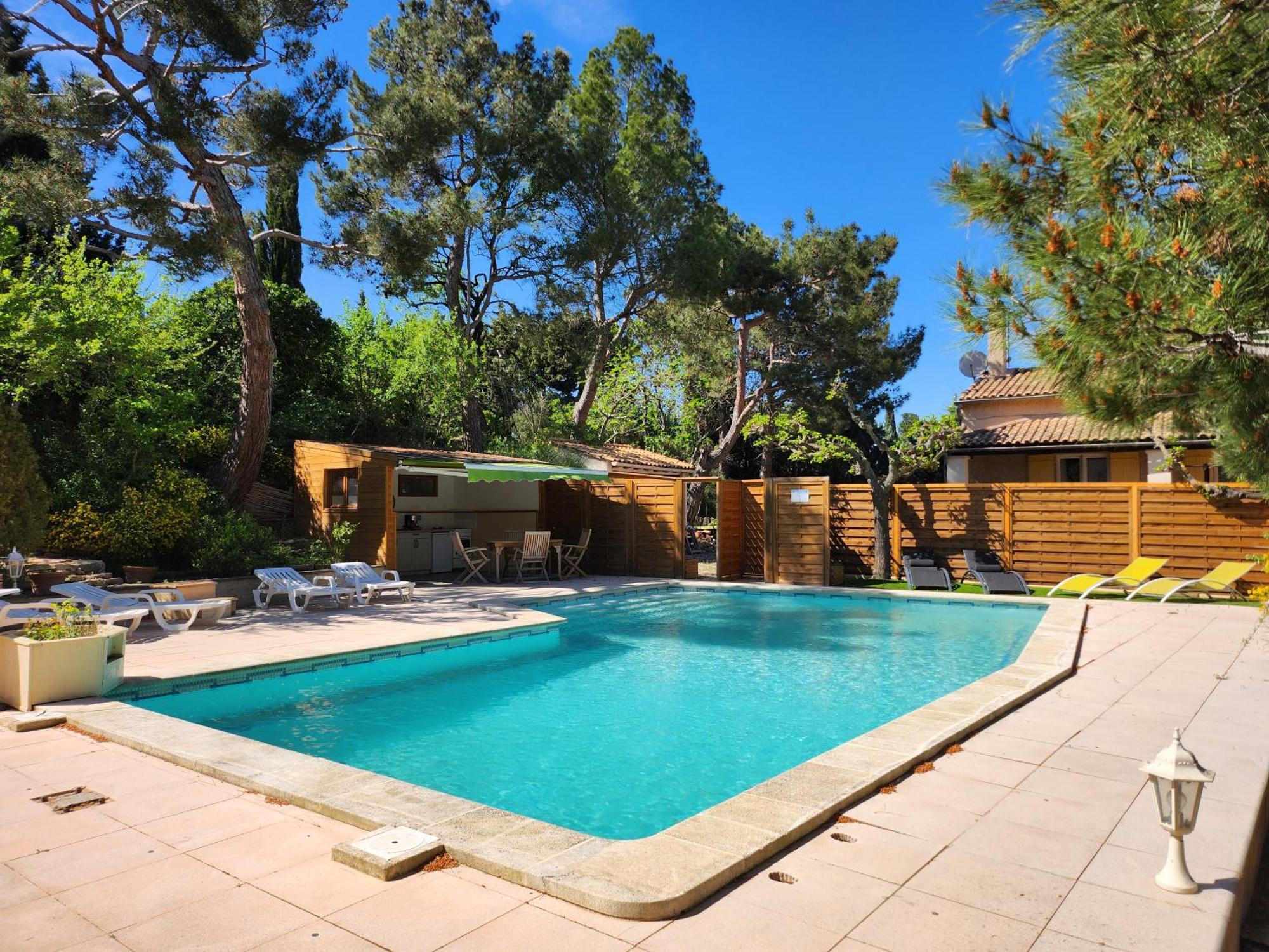 Bed and Breakfast Domaine Les Gendalis Saint-Saturnin-lès-Avignon Esterno foto