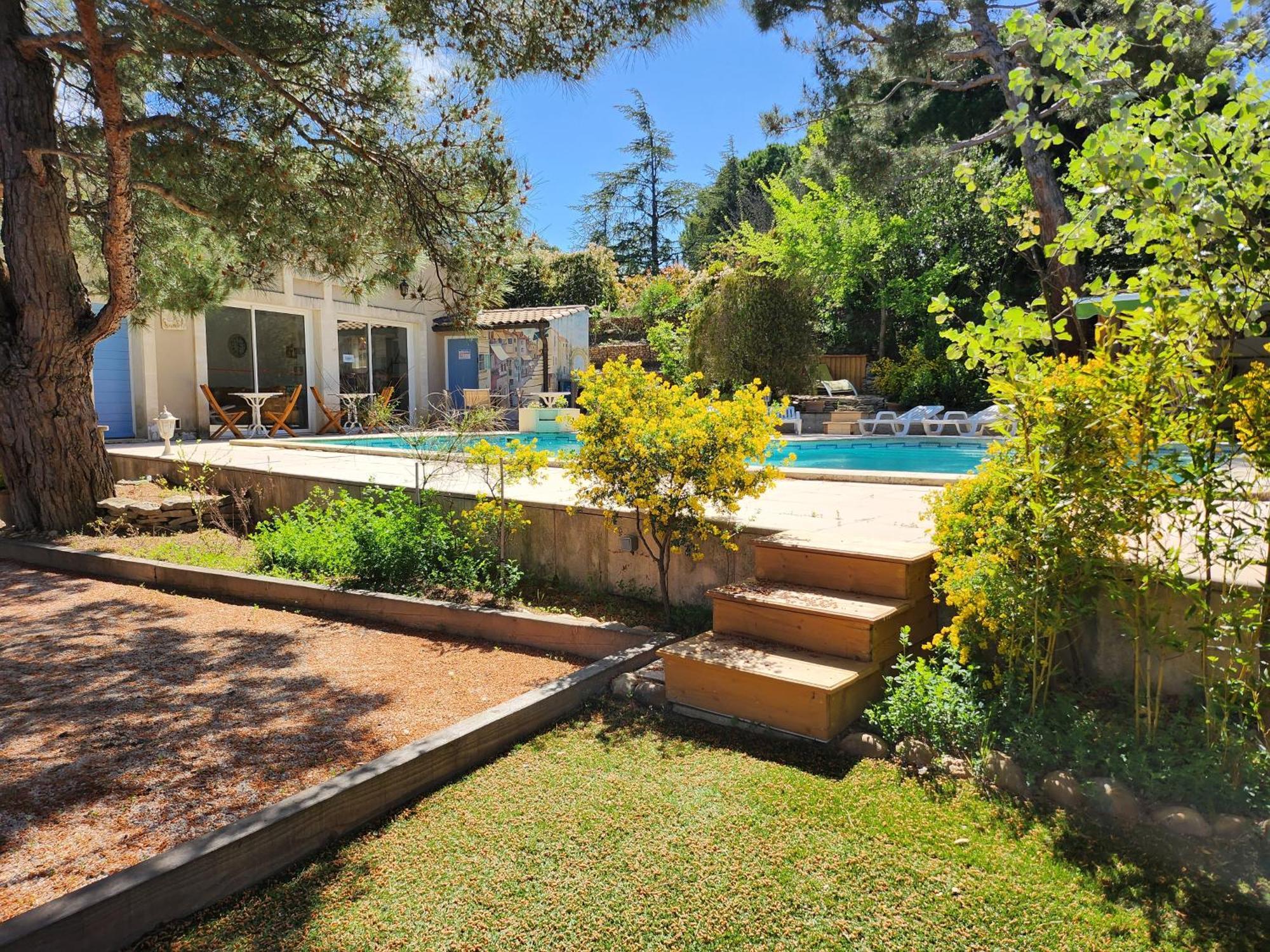 Bed and Breakfast Domaine Les Gendalis Saint-Saturnin-lès-Avignon Esterno foto