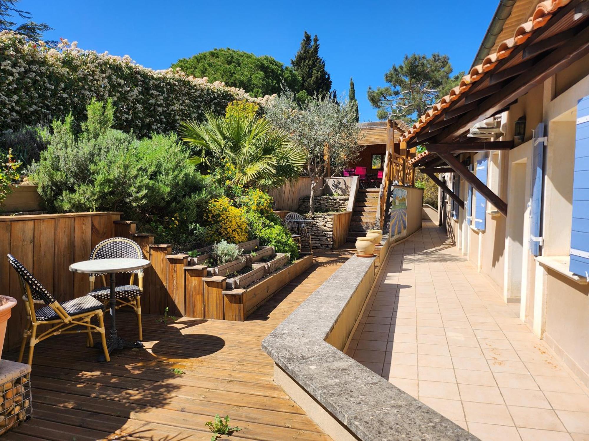 Bed and Breakfast Domaine Les Gendalis Saint-Saturnin-lès-Avignon Esterno foto