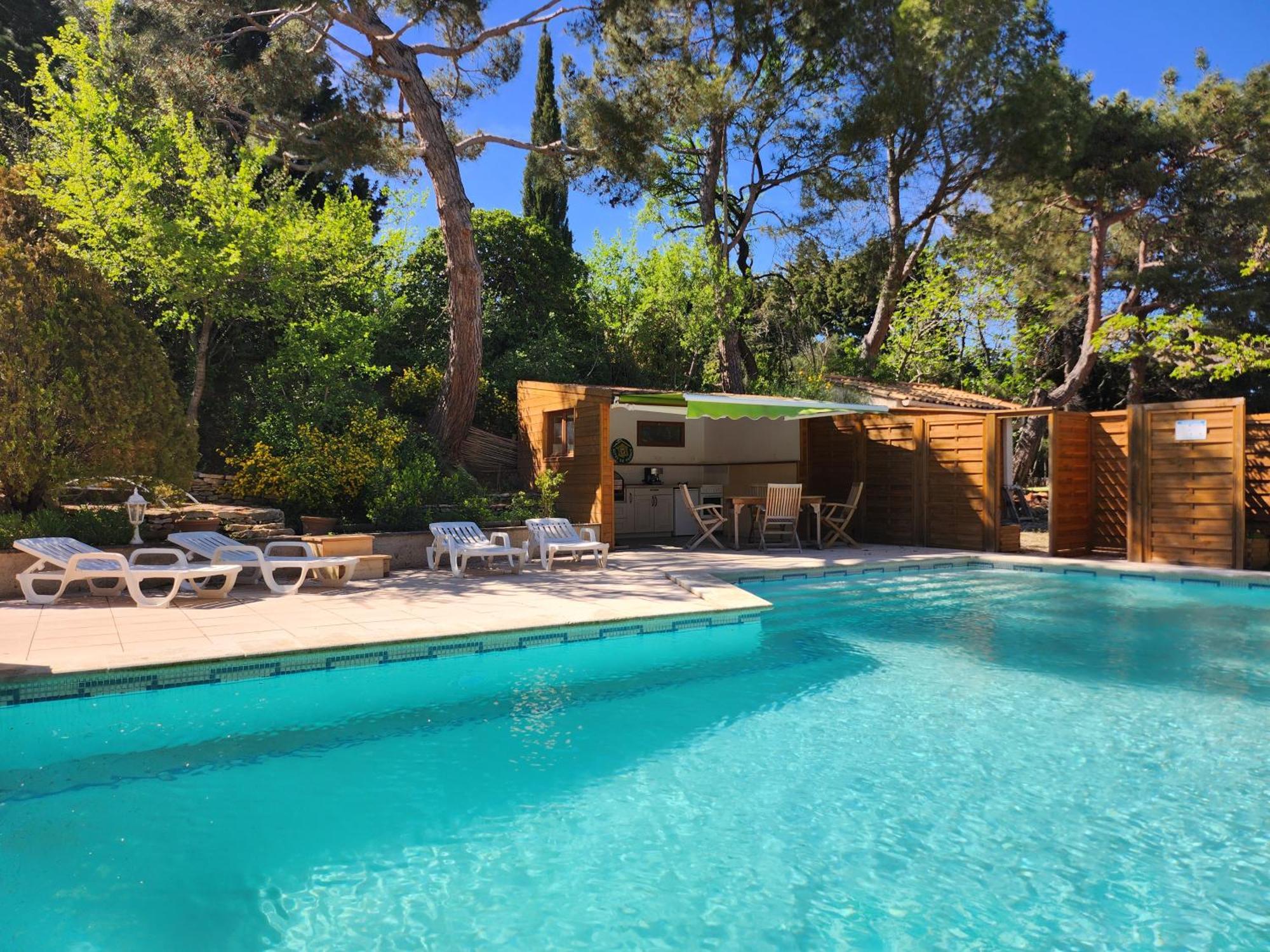 Bed and Breakfast Domaine Les Gendalis Saint-Saturnin-lès-Avignon Esterno foto