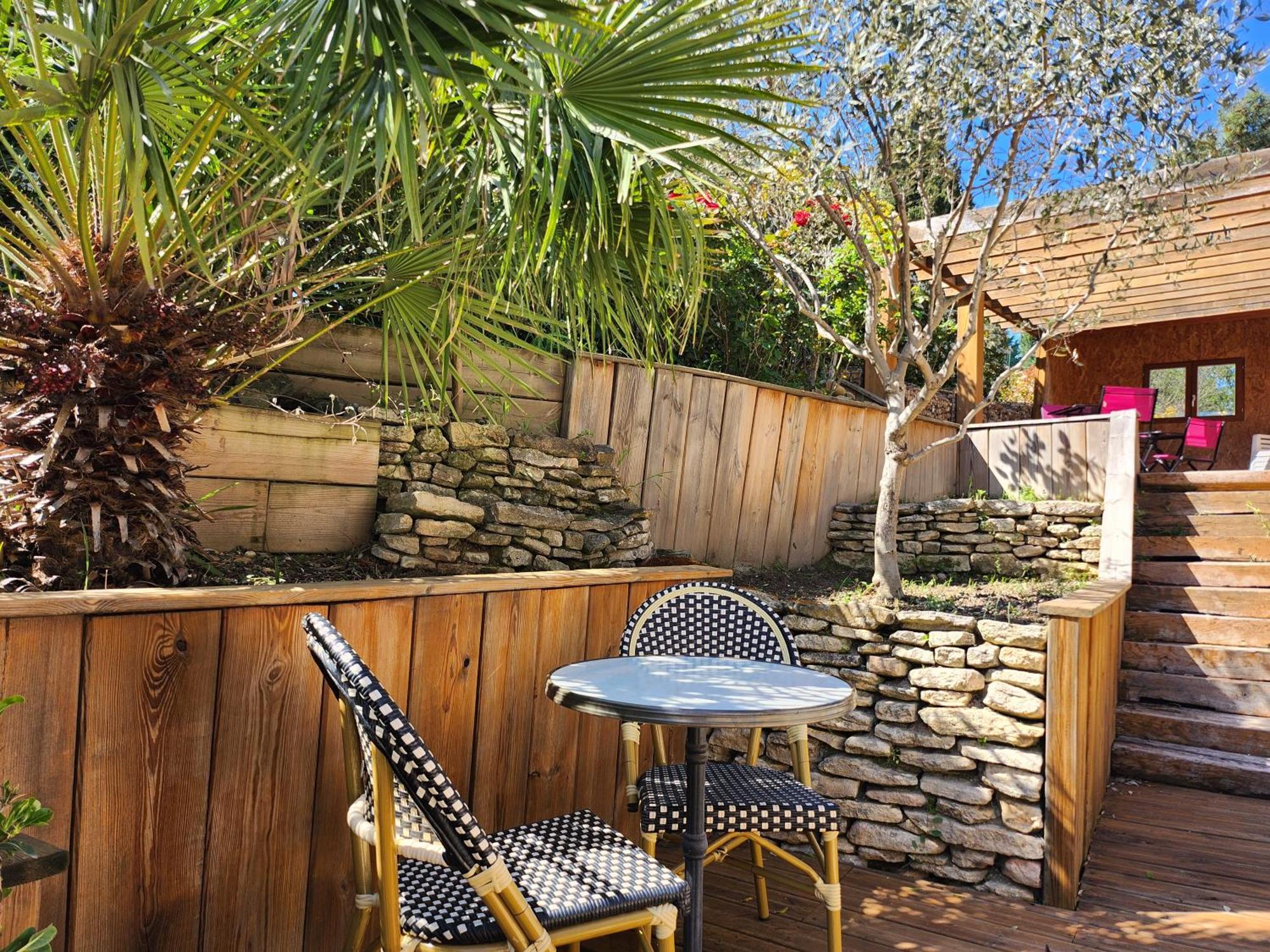 Bed and Breakfast Domaine Les Gendalis Saint-Saturnin-lès-Avignon Esterno foto