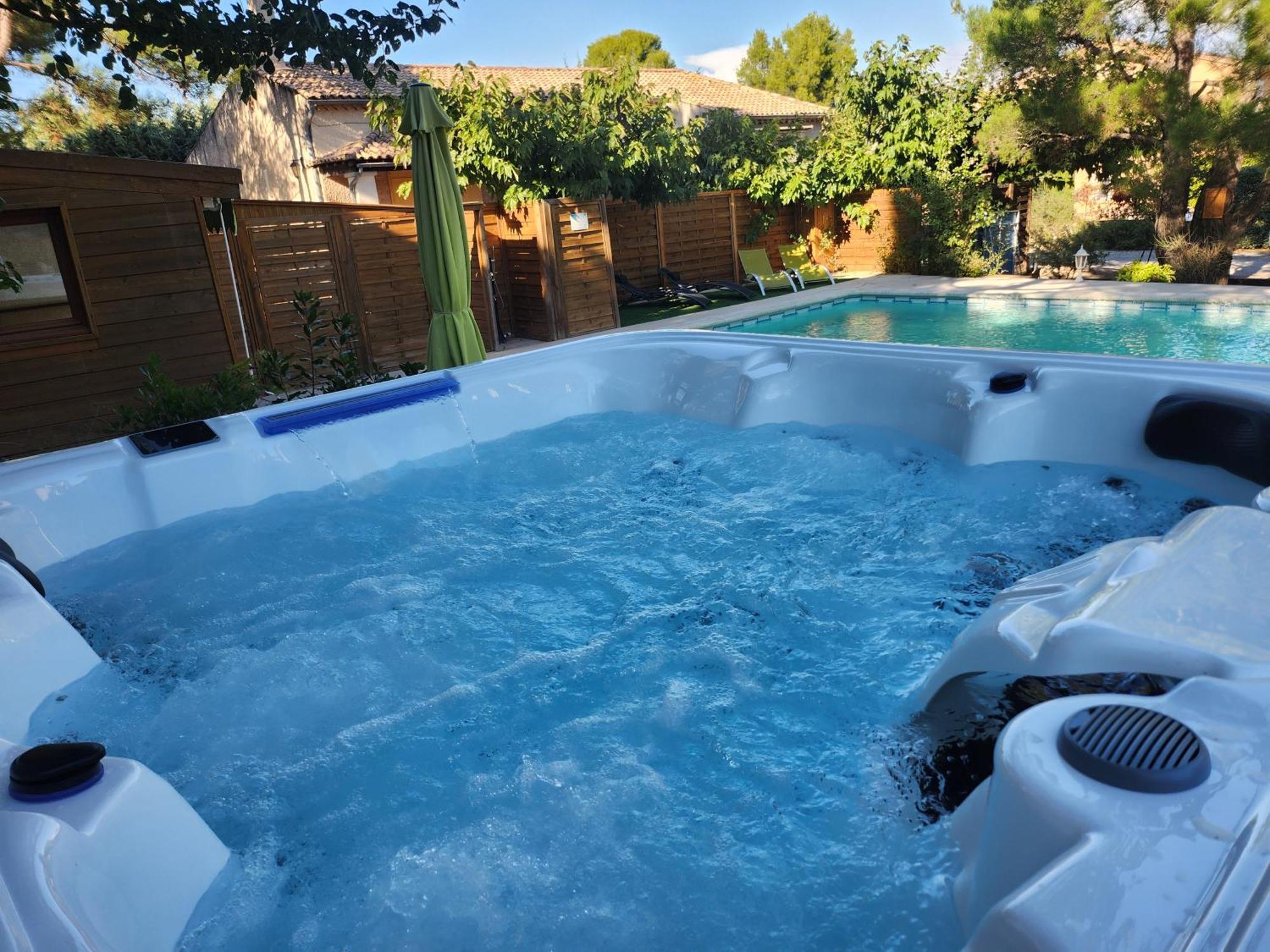 Bed and Breakfast Domaine Les Gendalis Saint-Saturnin-lès-Avignon Esterno foto