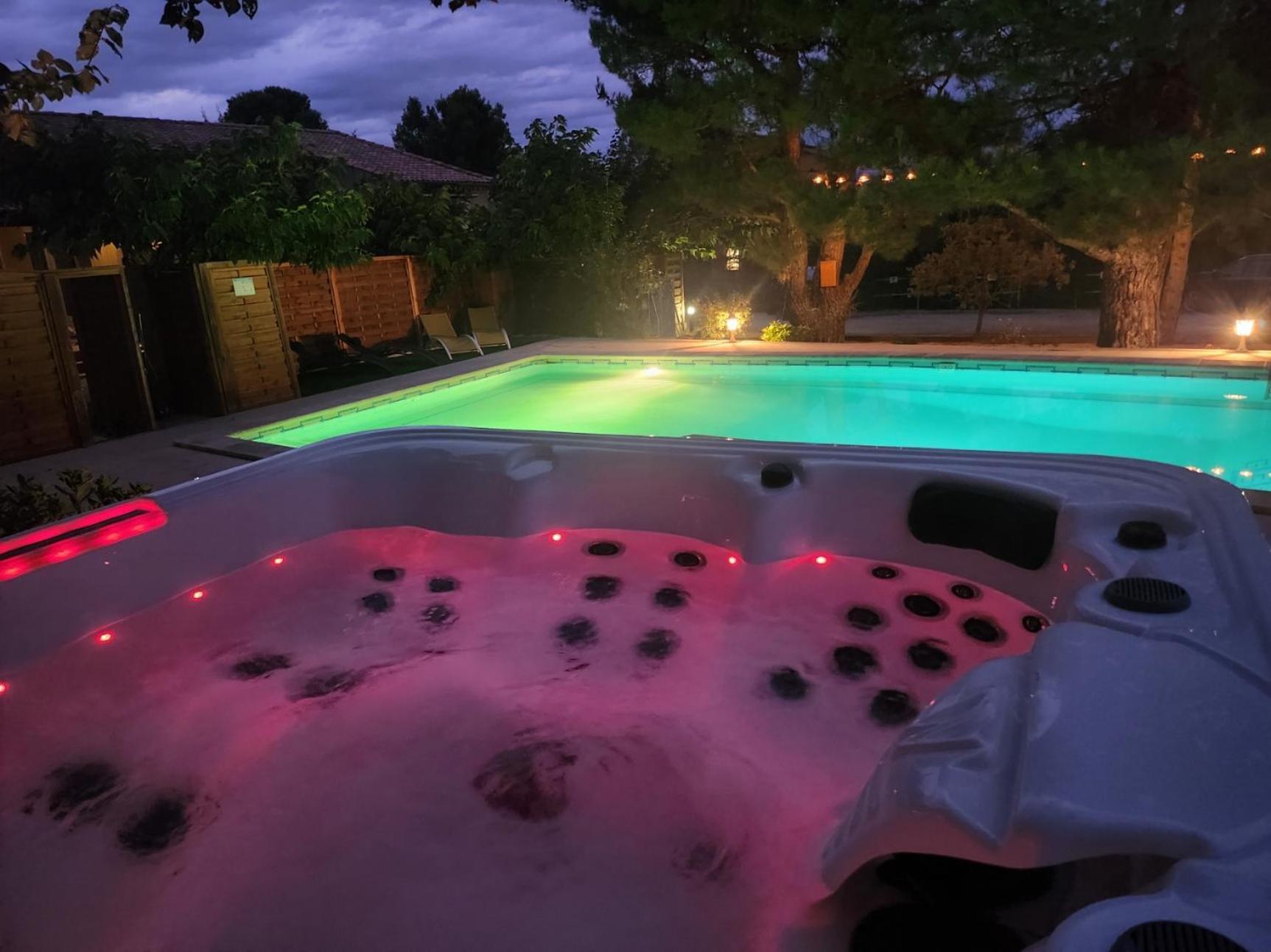Bed and Breakfast Domaine Les Gendalis Saint-Saturnin-lès-Avignon Esterno foto
