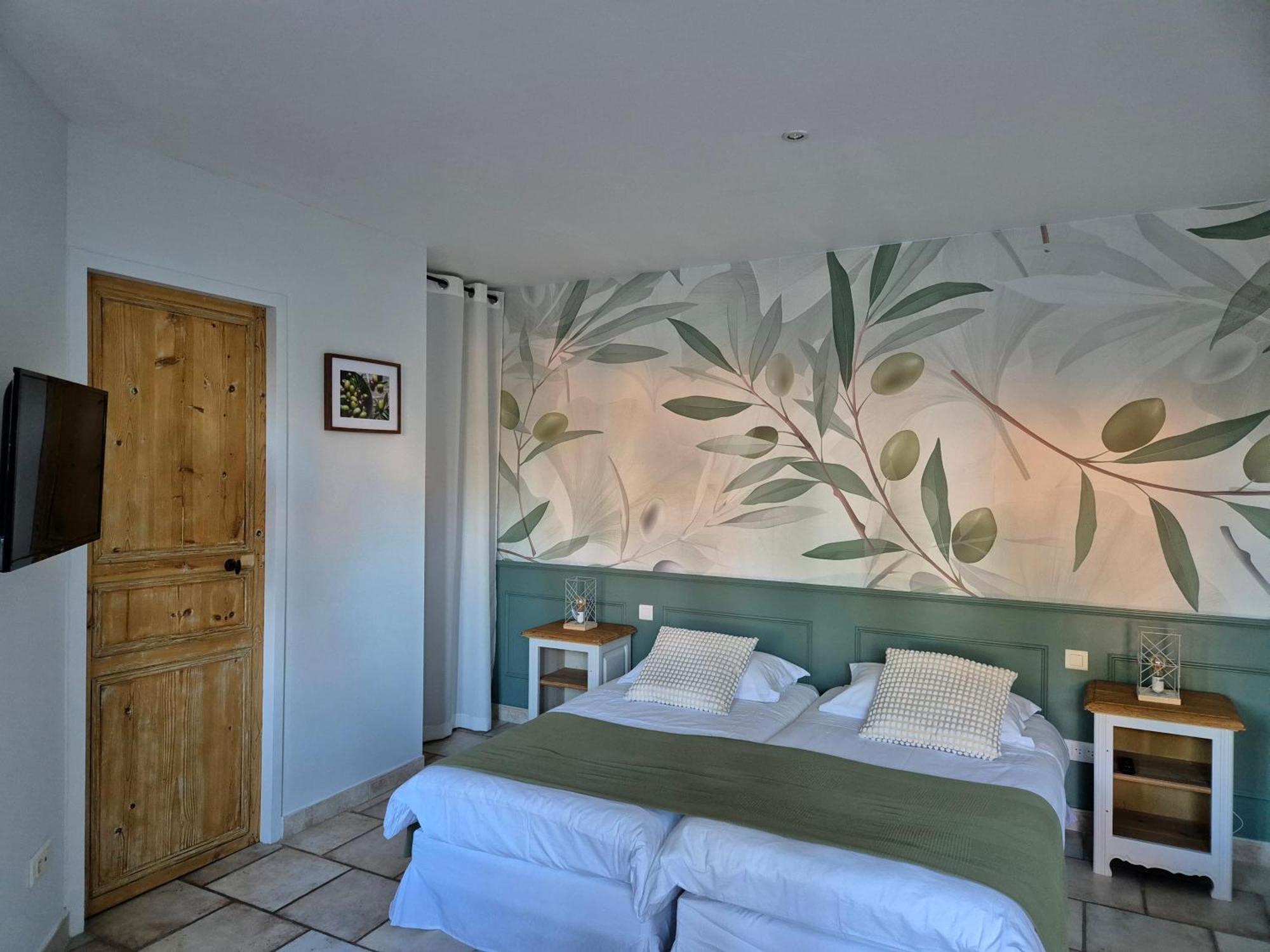 Bed and Breakfast Domaine Les Gendalis Saint-Saturnin-lès-Avignon Esterno foto