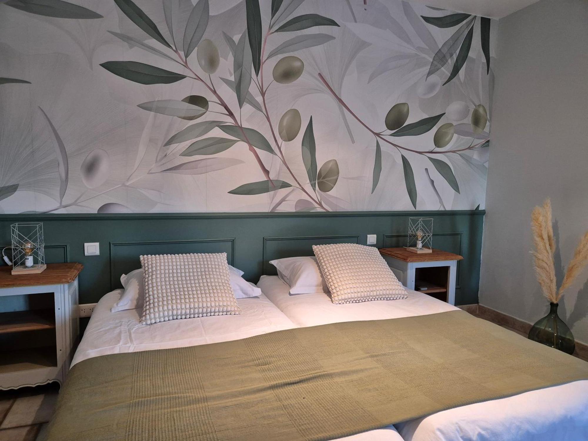 Bed and Breakfast Domaine Les Gendalis Saint-Saturnin-lès-Avignon Esterno foto